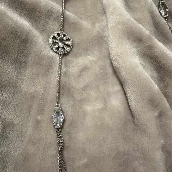 Stunning Silver Women's Necklace - Picture 6 of 7